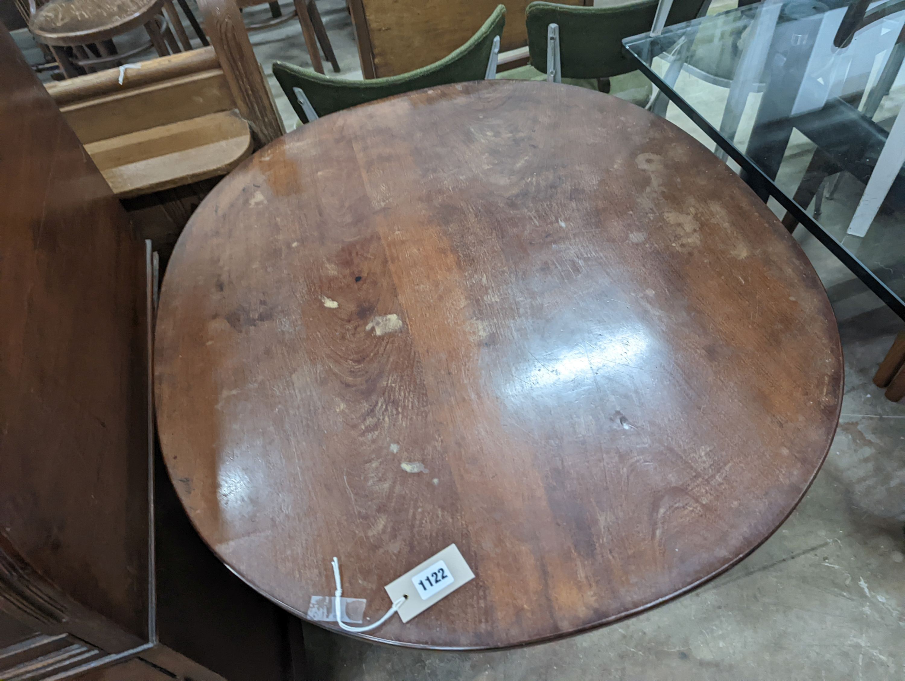 A Victorian circular mahogany tripod tea table, diameter 88cm, height 73cm